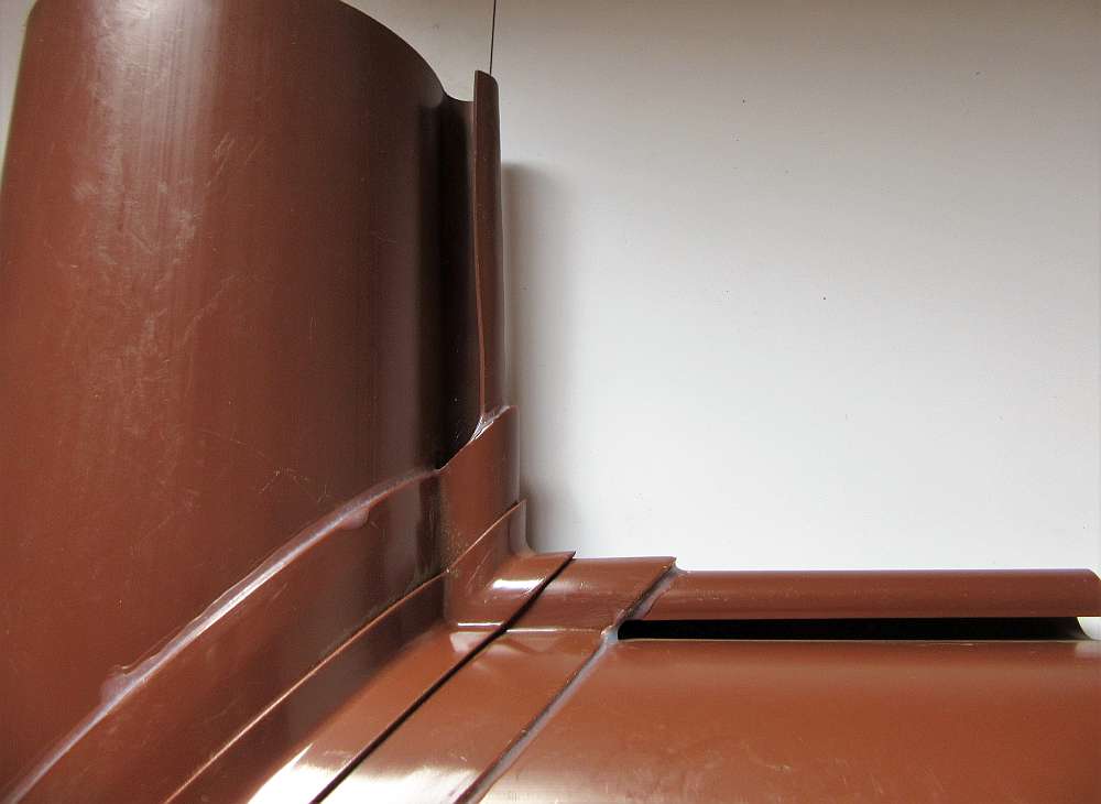 Inefa PVC-Rinnenwinkel geklebt NW 125 90° Wulst innen Braun 8024 für Regenrinne