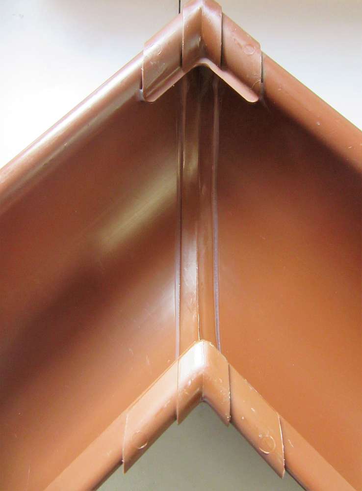 Inefa PVC-Rinnenwinkel geklebt NW 125 90° Wulst außen Braun 8024 für Regenrinne