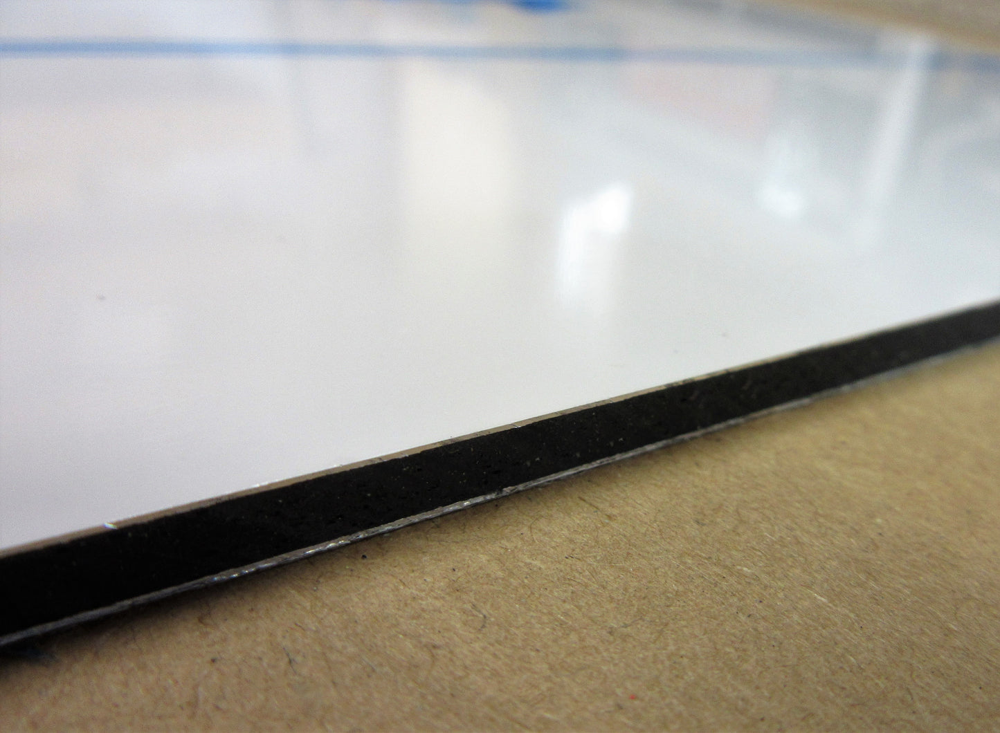 Alu-Verbundplatte 4mm weiß Zuschnitt 715 x 295/285mm, Deckschicht 0,3mm DIBOND®