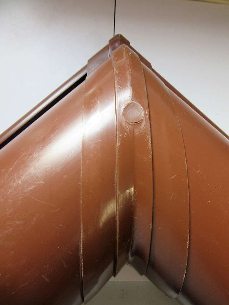 Inefa PVC-Rinnenwinkel geklebt NW 125 90° Wulst außen Braun 8024 für Regenrinne