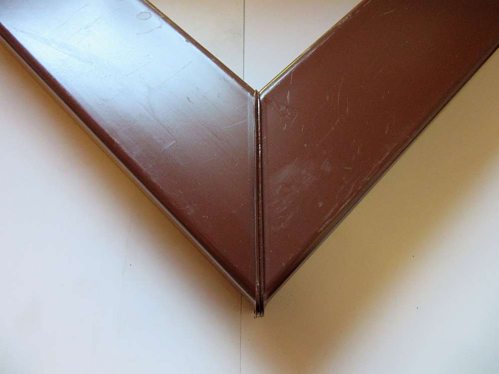 Inefa PVC-Rinnenwinkel 90° NW70 Wulst Innen Braun Dachrinne 270mm Schenkellänge