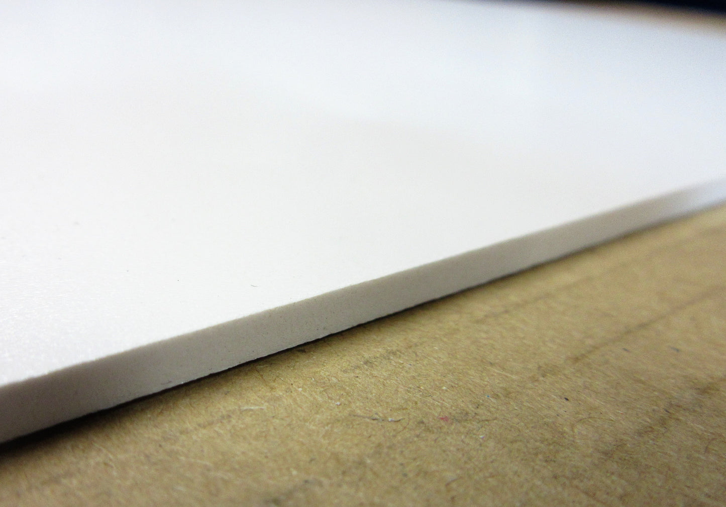PVC Hartschaumplatte 3mm Streifen weiß 548 x 45mm - Kunststoff Platte SIMOPOR S