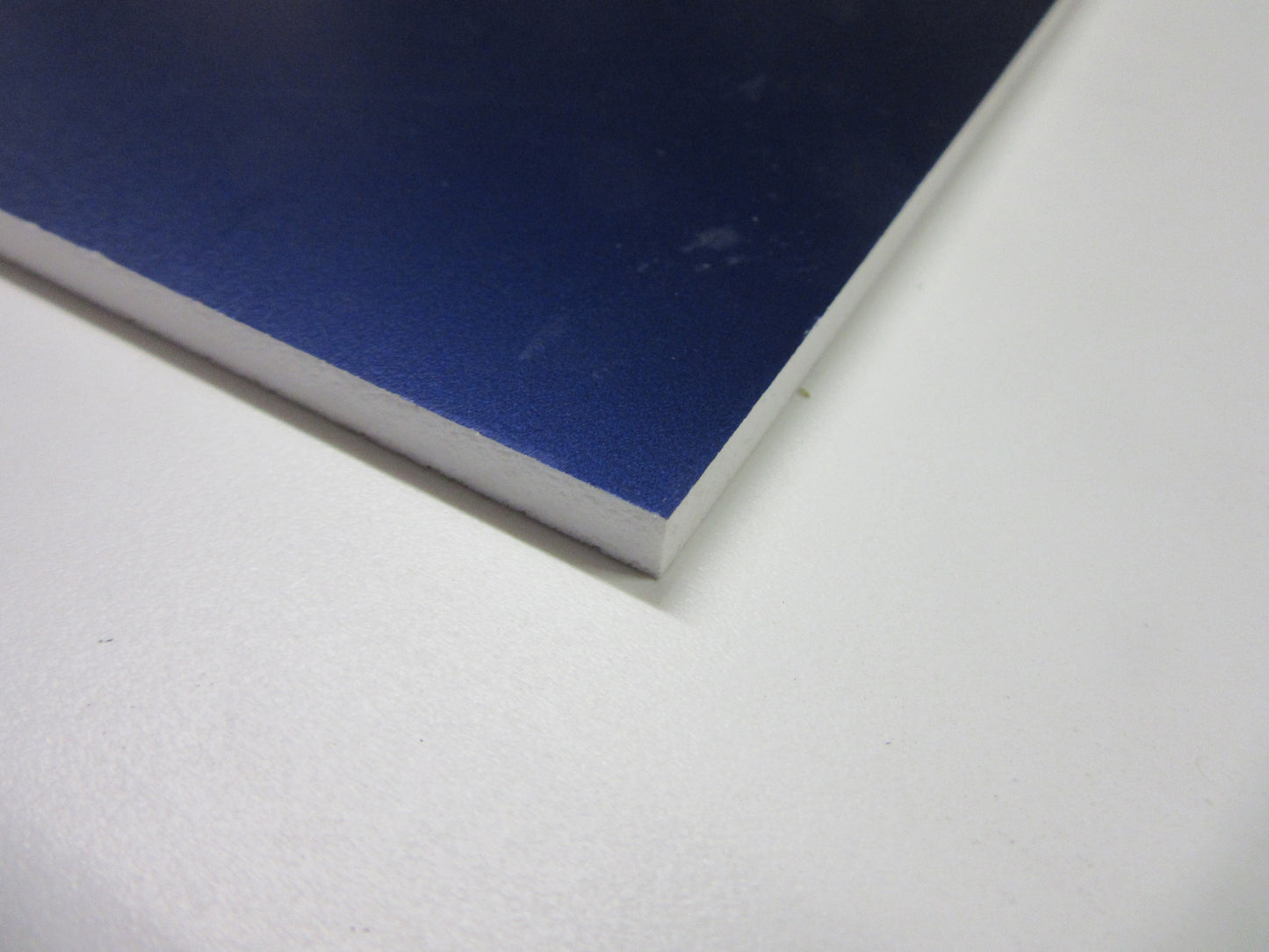 PVC Hartschaumplatte 6mm Zuschnitt Dunkelblau lackiert 689 x 250mm Kunststoffplatte