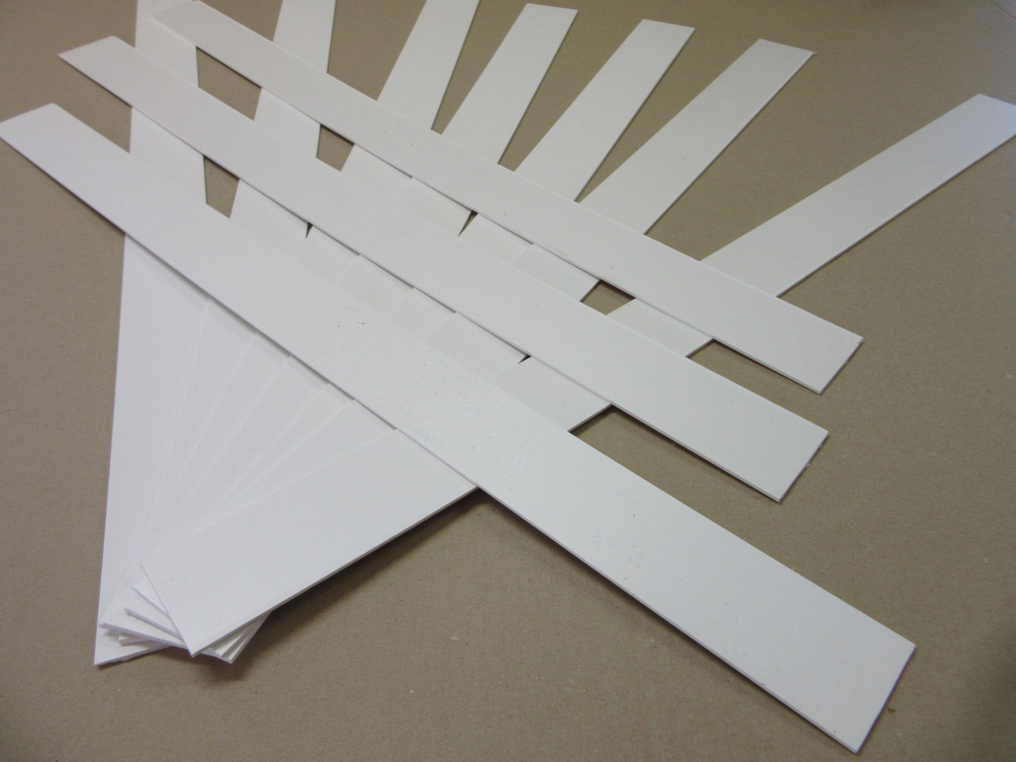 10 Stück PVC Hartschaumplatten Streifen 2mm Zuschnitt weiß 500 x 45mm - KömaPrint® Kunststoffplatte