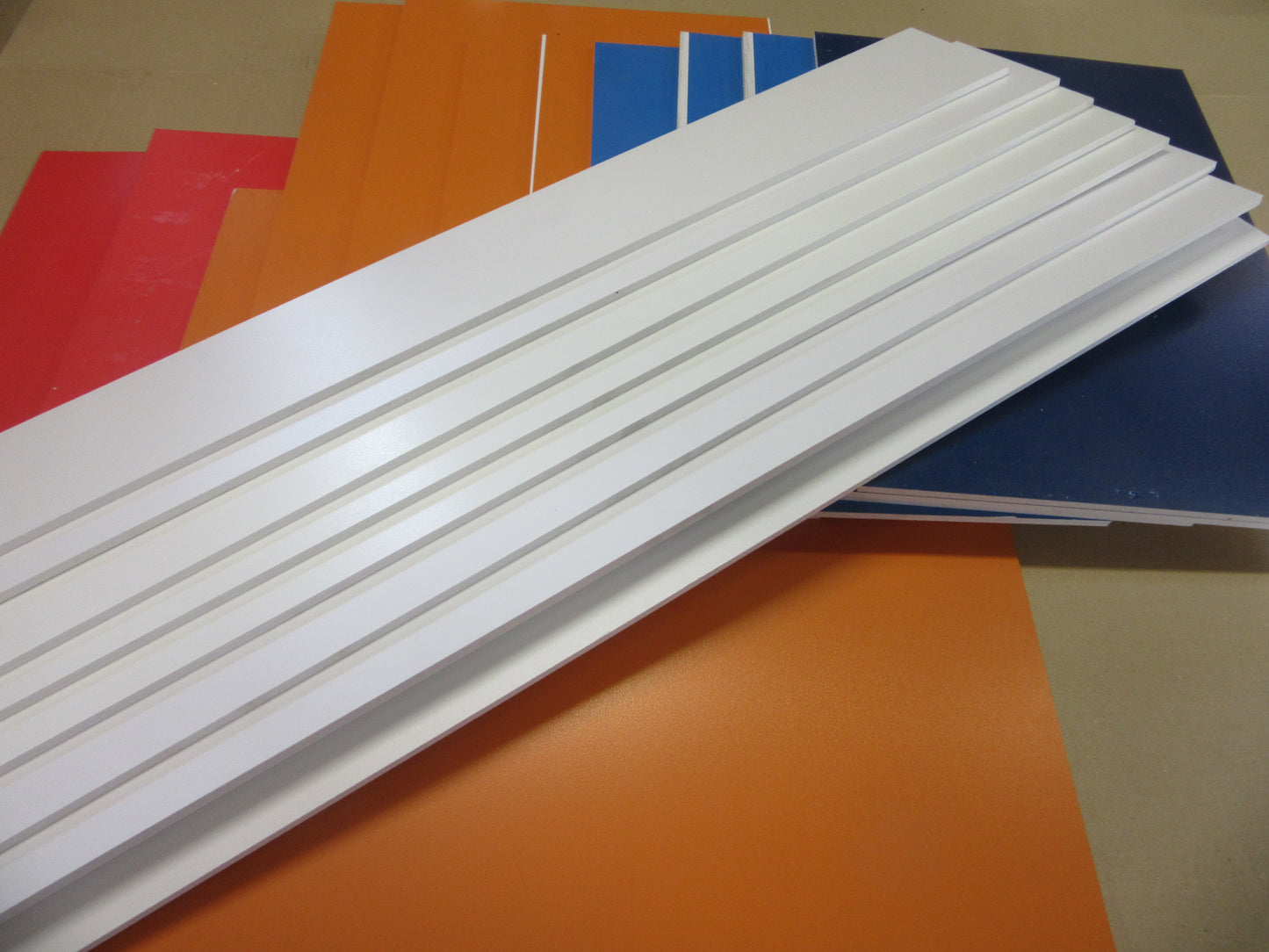 PVC Hartschaumplatten 6mm ca. 6kg Reste verschiedene Farben Kunststoff Platten