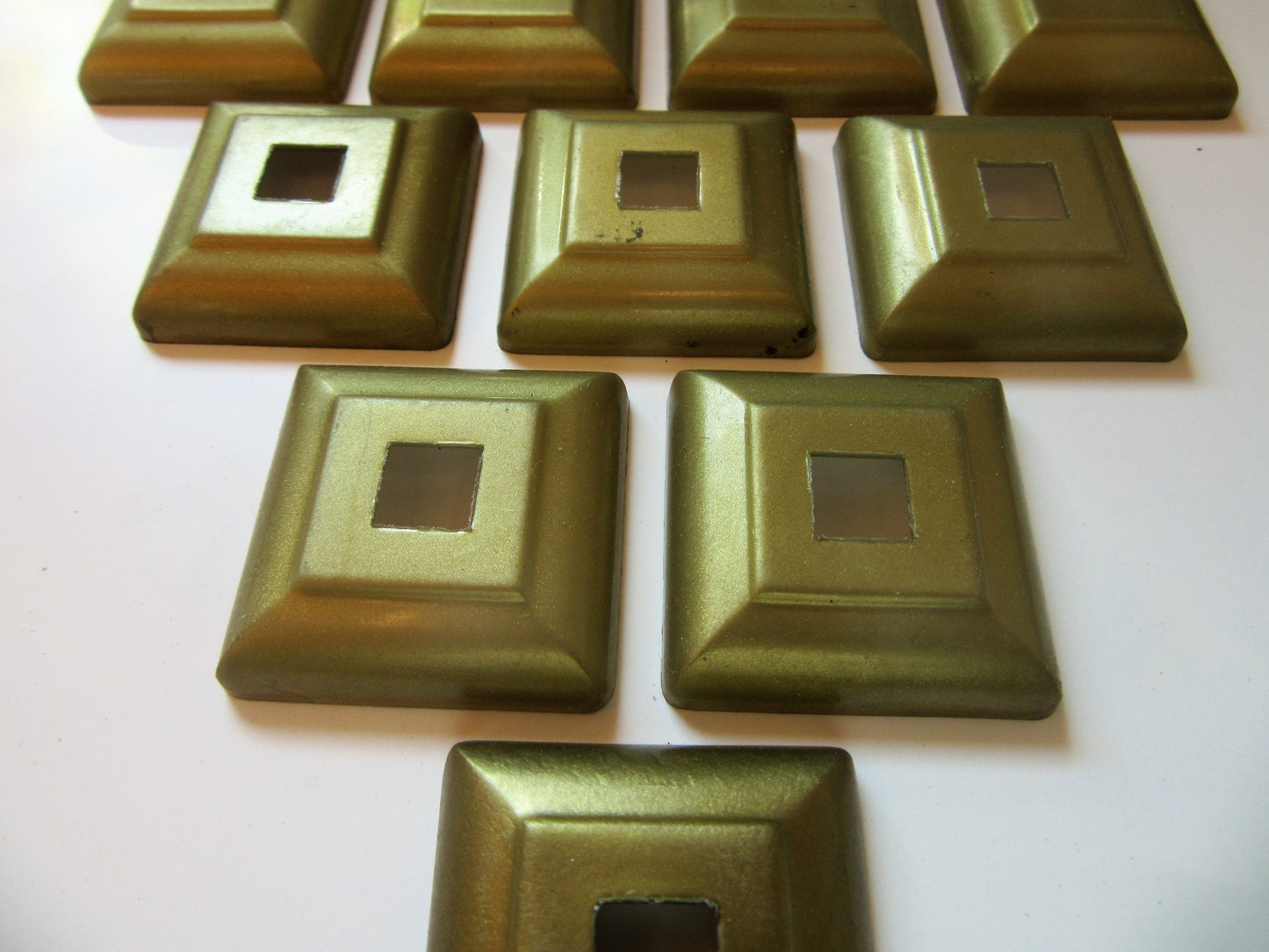 Rosette 39 x 39mm, Loch 10 x10mm Kunststoff Gold – eckig
