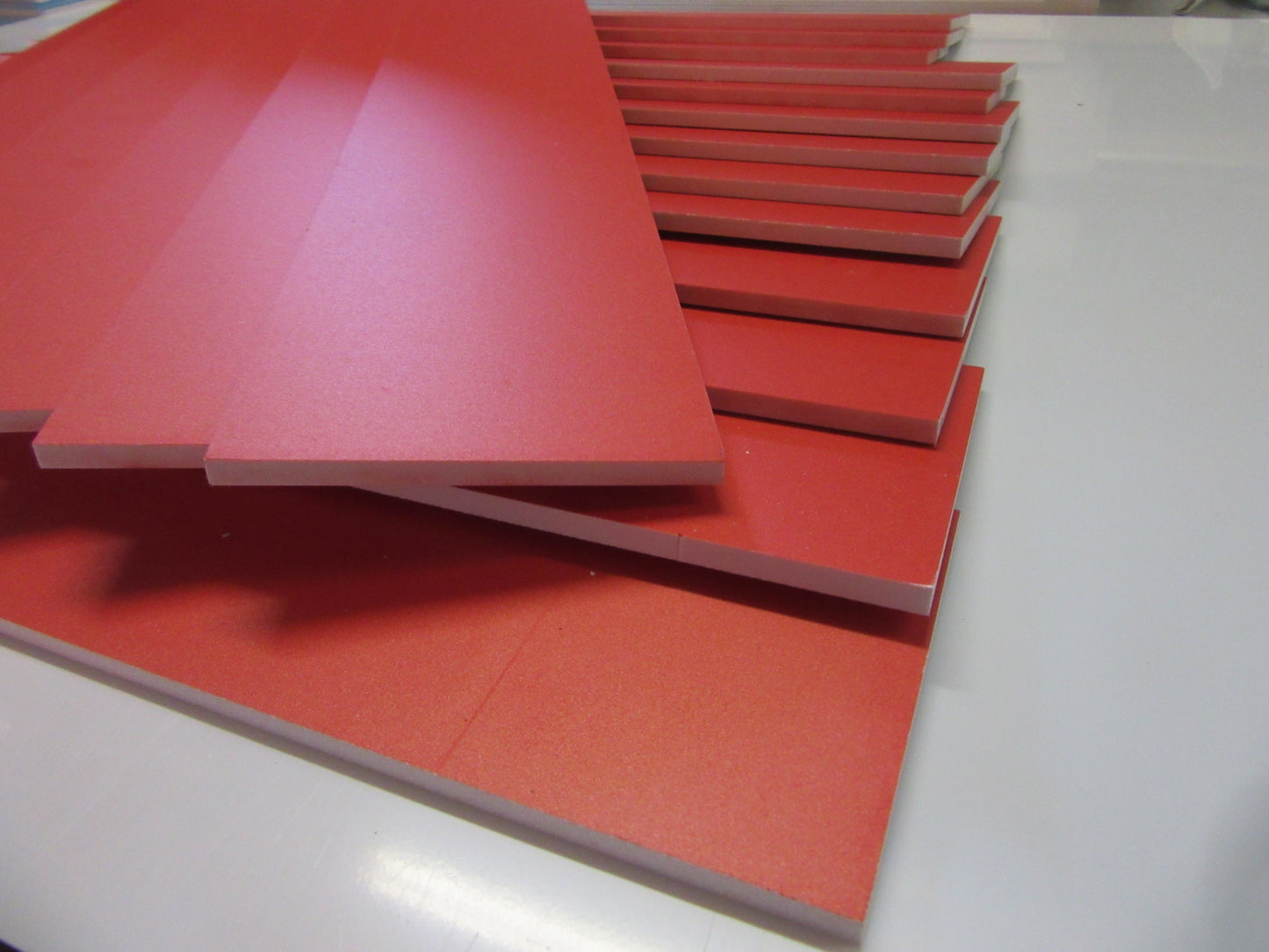 PVC Hartschaumplatten 6mm ca. 3 kg Reste rot lackiert Kunststoff Platten