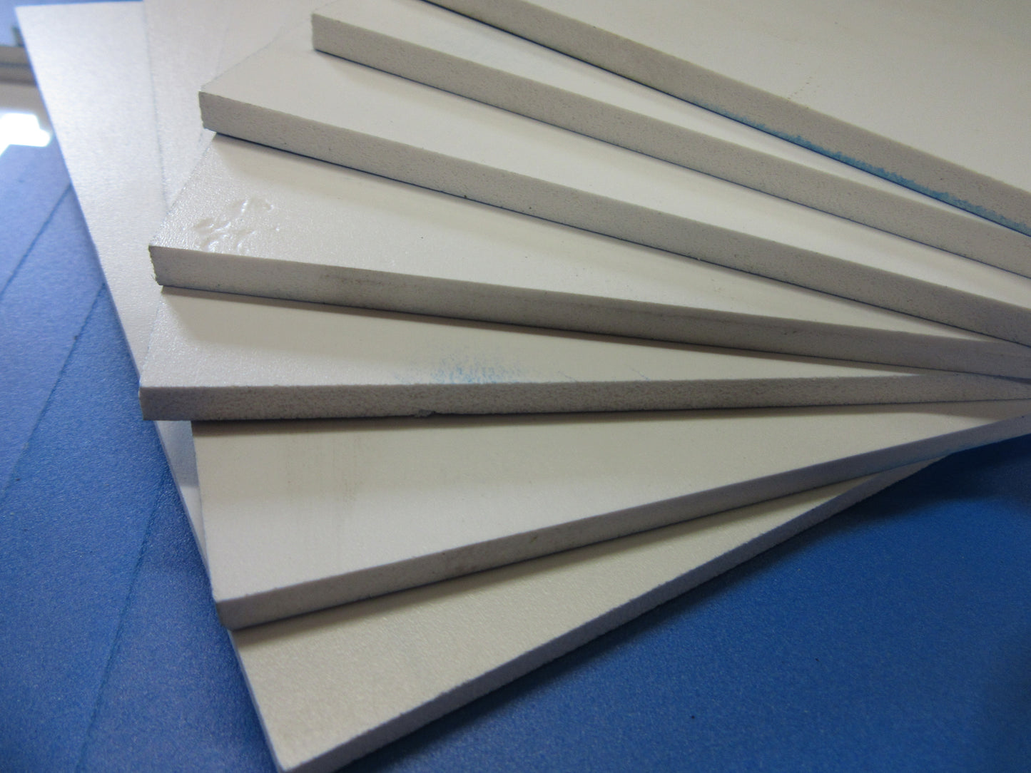 PVC Hartschaumplatten 6mm weiß/blau ca. 2 kg Reste - verschiedene Größen