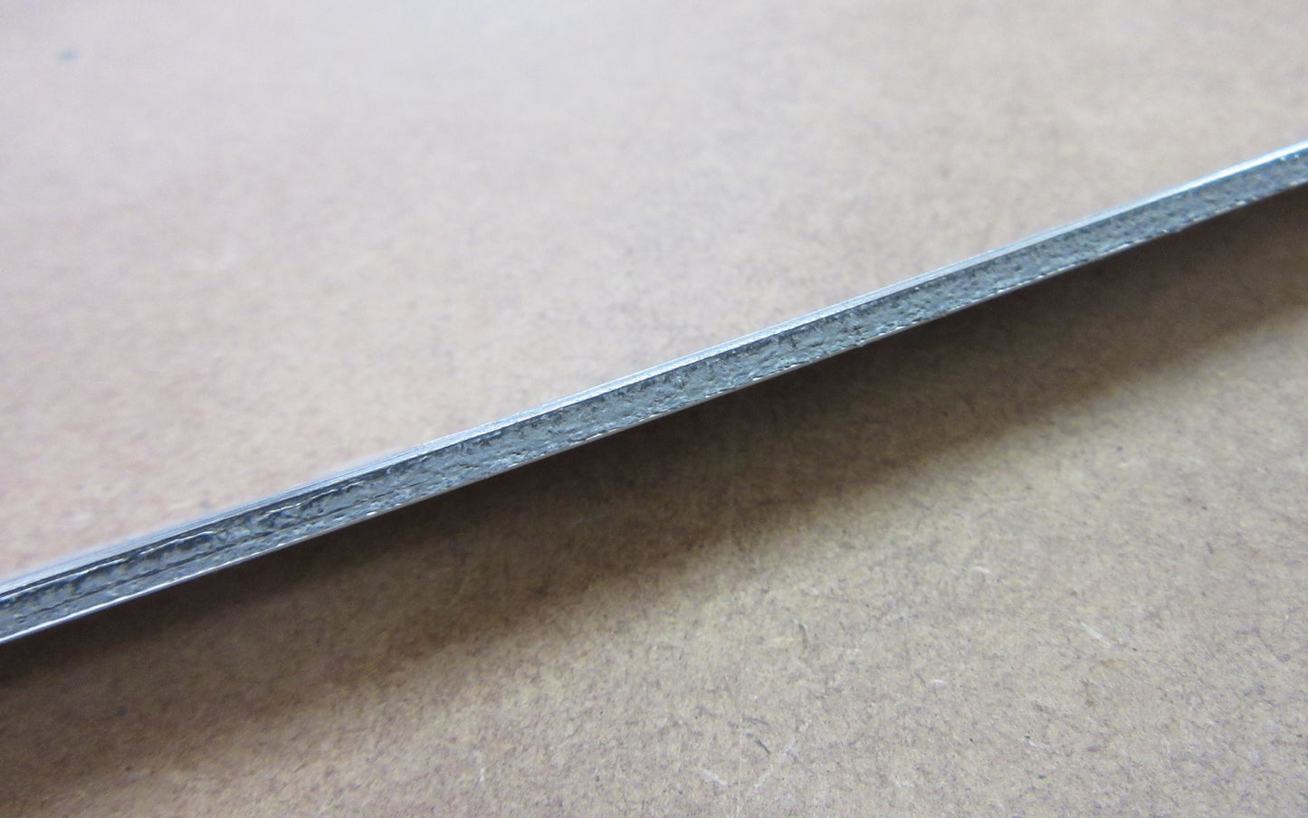 Alu-Verbundplatte 3mm Spiegel Innen und Außeneinsatz 592 x 20mm Streifen DIBOND®