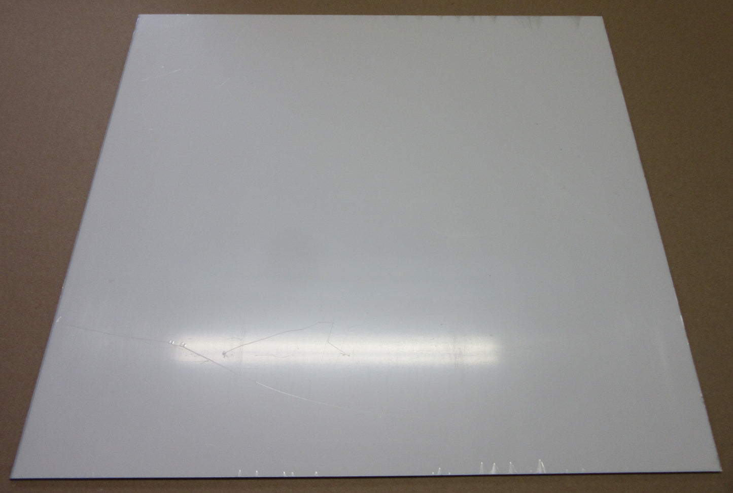 Alu-Verbundplatte 2 mm weiß Zuschnitt 427 x 400/397mm, Deckschicht 0,25 mm DIBOND®
