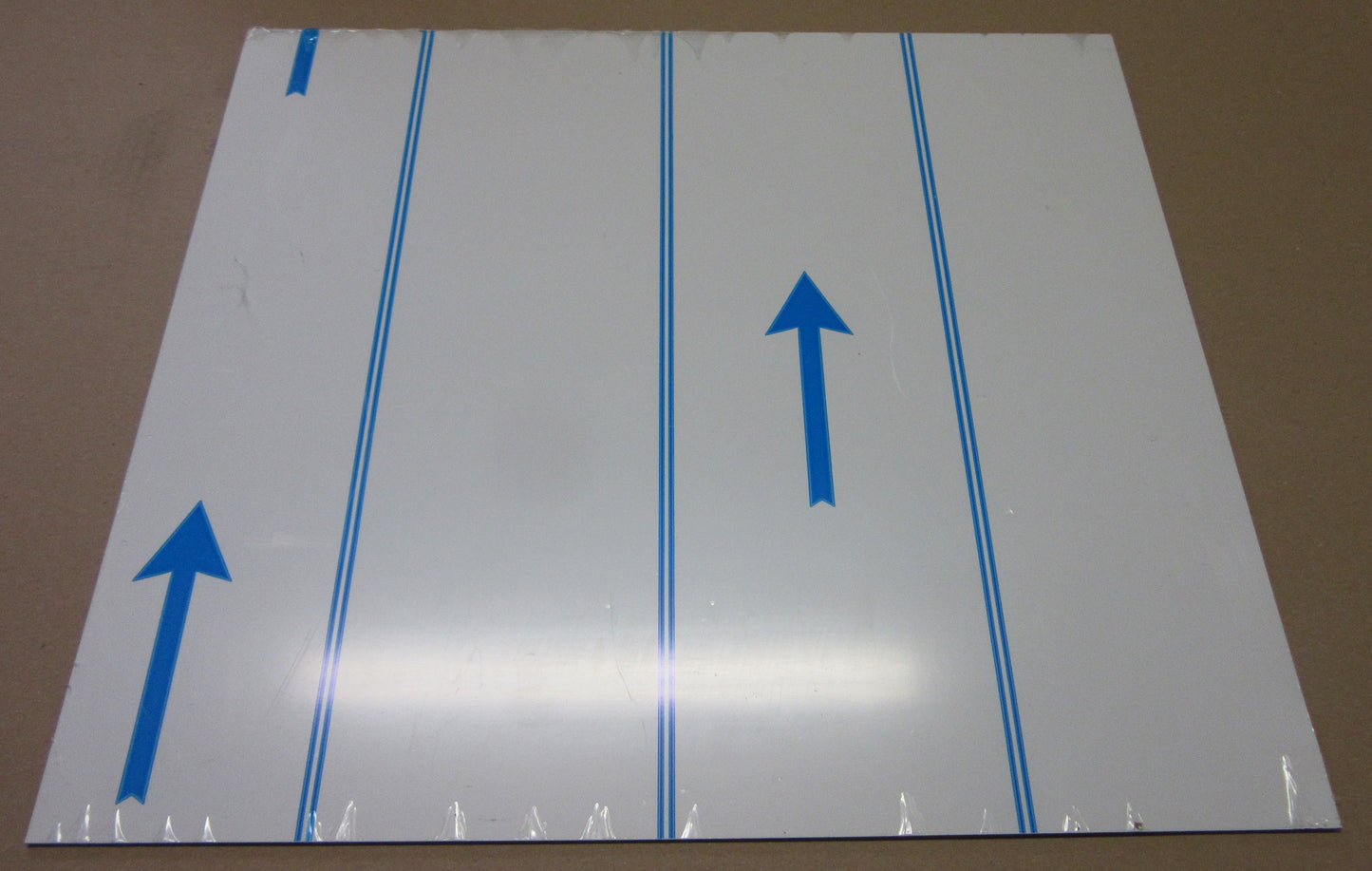 Alu-Verbundplatte 2 mm weiß Zuschnitt 467 x 420/412mm, Deckschicht 0,25 mm DIBOND®