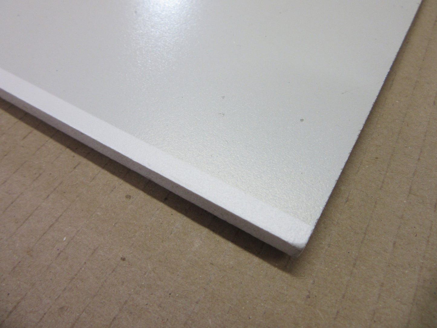 PVC Hartschaumplatte 6mm Zuschnitt hellgrau lackiert 598/592 x 365mm - Kunststoff Platte