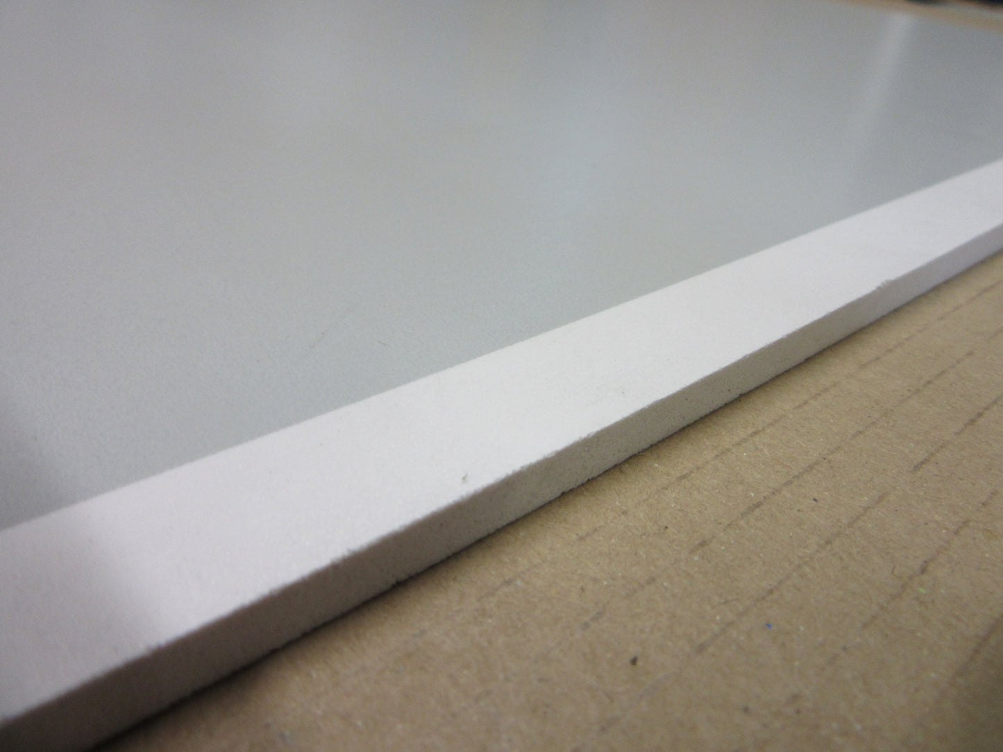 PVC Hartschaumplatte 6mm Zuschnitt hellgrau lackiert 679-666 x 365mm - Kunststoff Platte