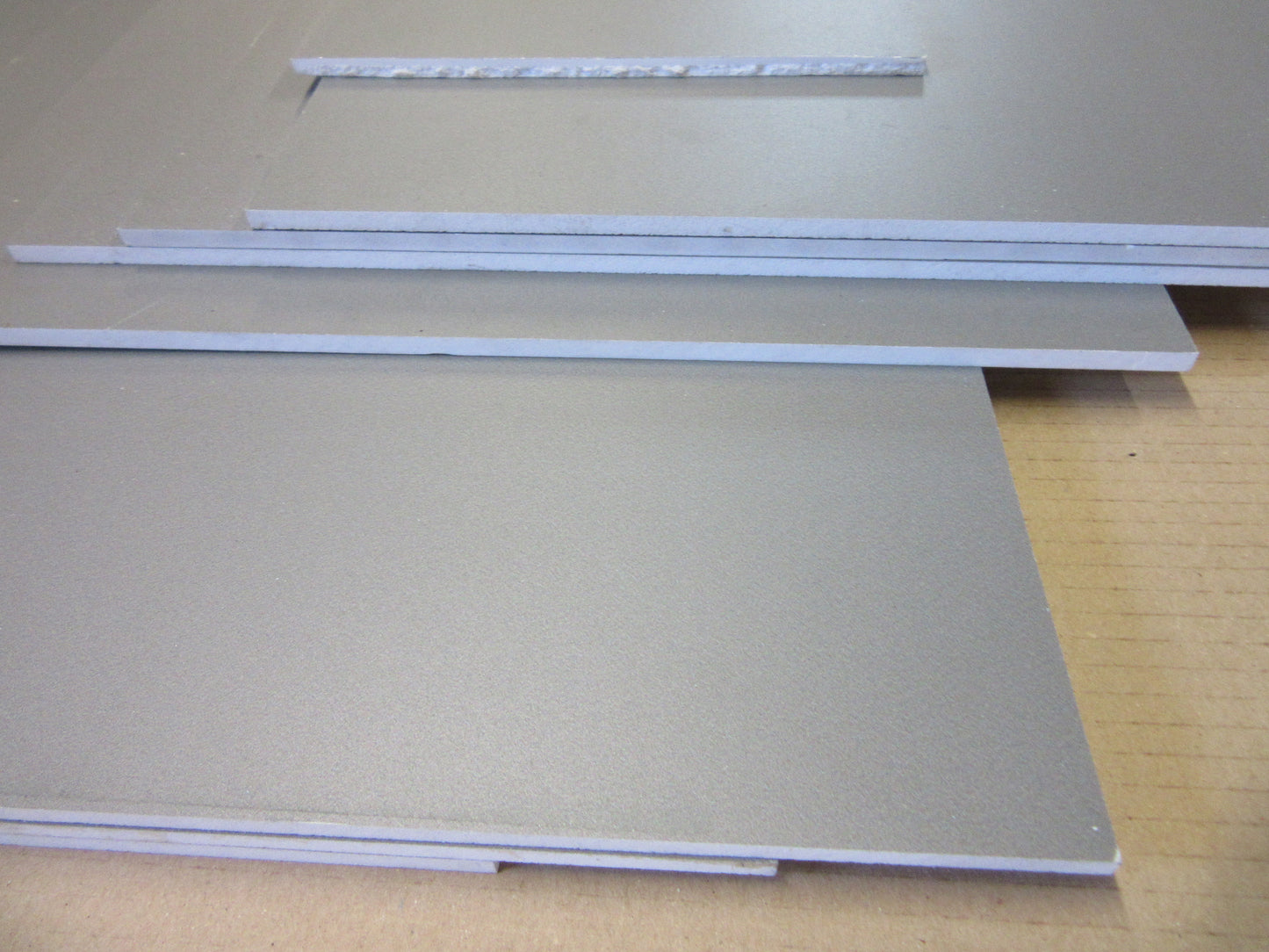 PVC Hartschaumplatten 6mm ca. 4 kg Reste Weiß/Silber - Kunststoff Platte
